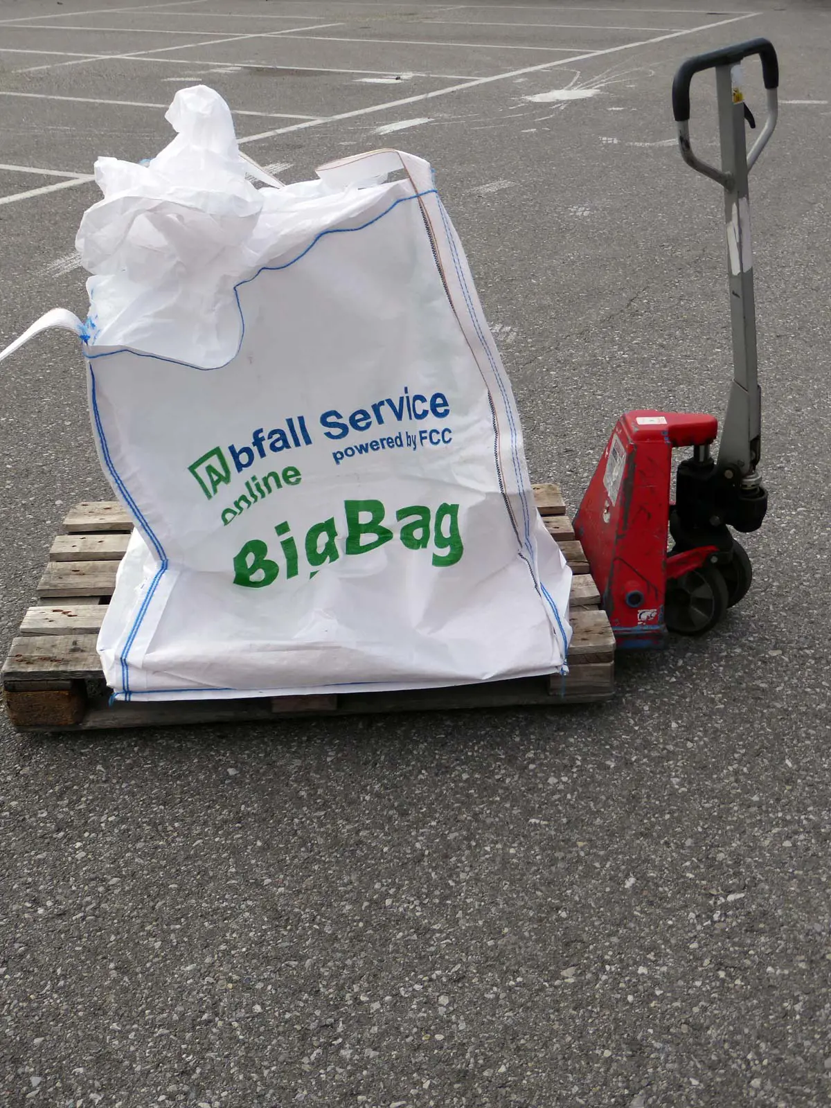 big-bag-bereit-fuer-großeinkauf-baumarkt-abfall-service-online
