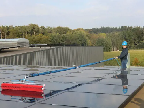 Die Bedeutung der Photovoltaikreinigung  für maximale Energieeffizienz