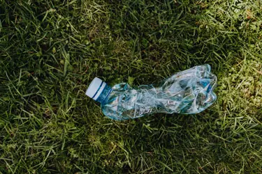 weltweite-plastikverschmutzung-recycling-abfall-service-online